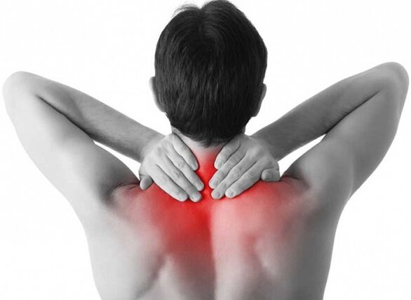Nackenschmerzen können die Ursache einer Osteochondrose sein.